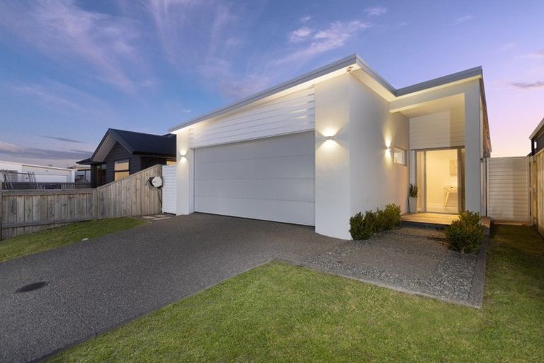 Photo of property in 16 Pimelea Street, Papamoa Beach, Papamoa, 3118