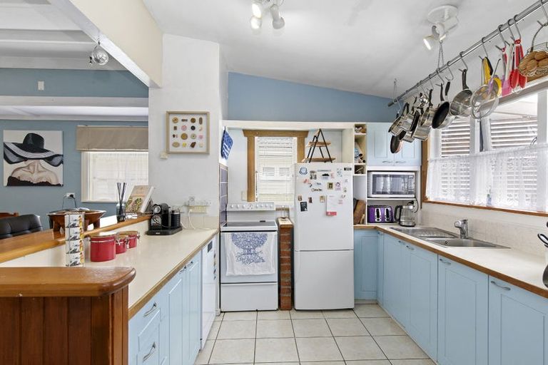 Photo of property in 5 Moana Grove, Waiwhetu, Lower Hutt, 5010