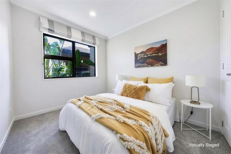 Photo of property in 22 Travis View Drive, Fairview Heights, Auckland, 0632