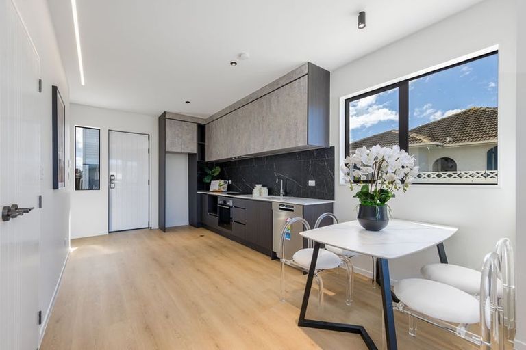 Photo of property in 13d Edgerton Road, Te Atatu Peninsula, Auckland, 0610