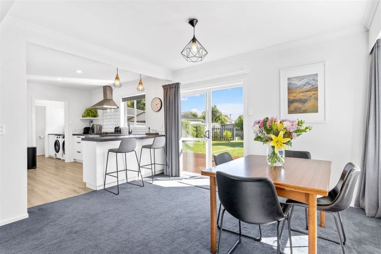 Photo of property in 7 Pinehurst Crescent, Russley, Christchurch, 8042