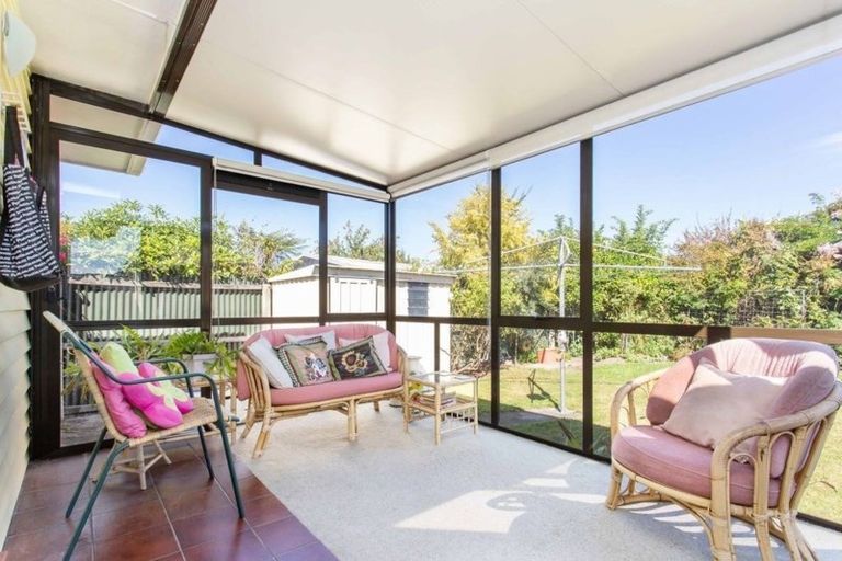 Photo of property in 15 Emlyn Place, Avondale, Christchurch, 8061