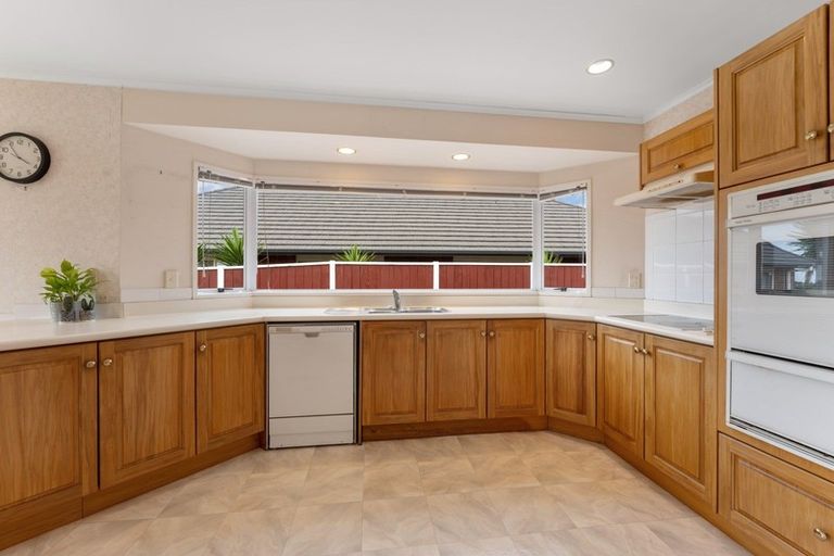 Photo of property in 4 Frank Frethey Place, Highlands Park, New Plymouth, 4312