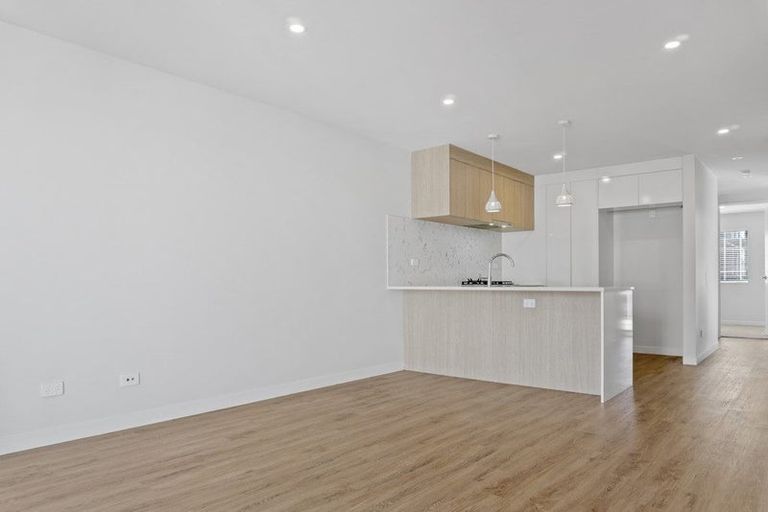 Photo of property in 117 Tarapuka Road, Westgate, Auckland, 0814