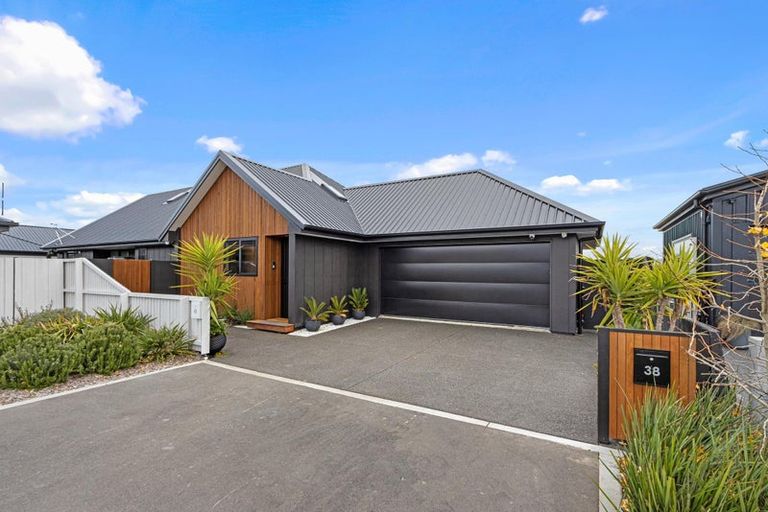 Photo of property in 38 Stationmasters Way, Prebbleton, 7604