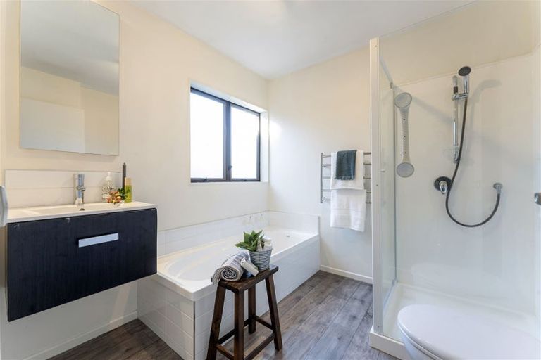 Photo of property in 54a Searells Road, Strowan, Christchurch, 8052