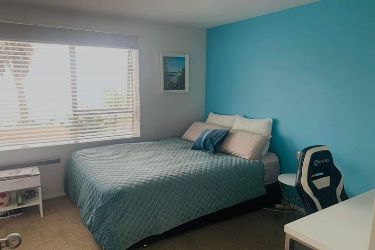 Photo of property in 1/464 Beach Road, Murrays Bay, Auckland, 0630