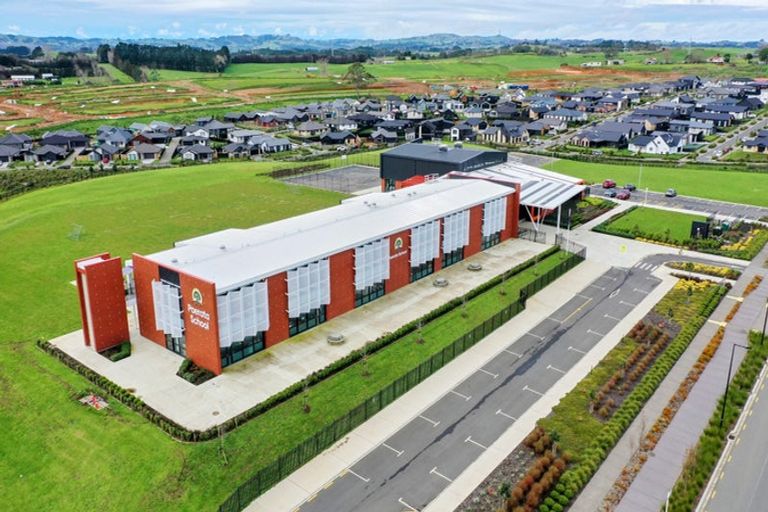 Photo of property in 19 Kenehi Road, Karaka, 2124