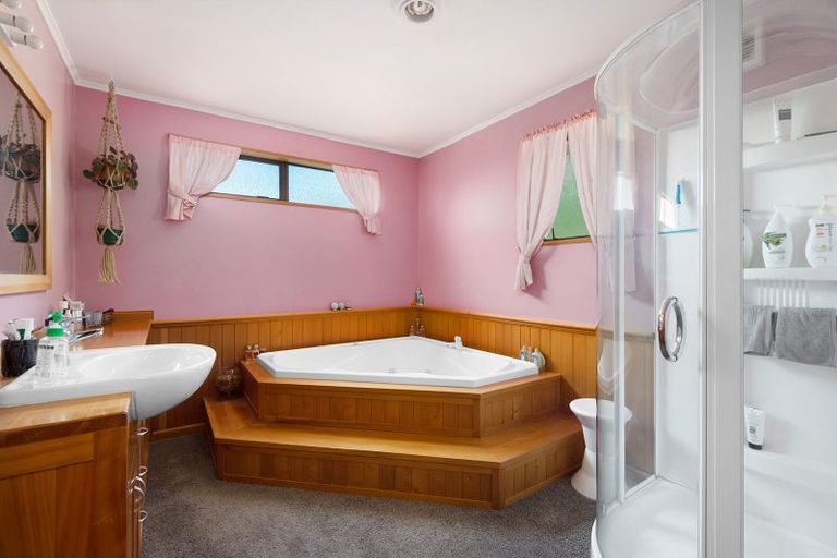 Photo of property in 74 Kinmont Crescent, Kinmont Park, Mosgiel, 9024