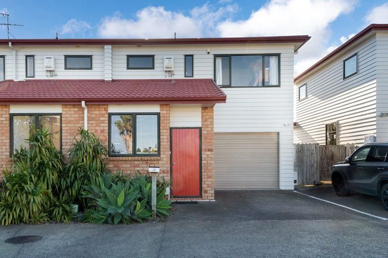 Photo of property in 24/22 Northcross Drive, Oteha, Auckland, 0632