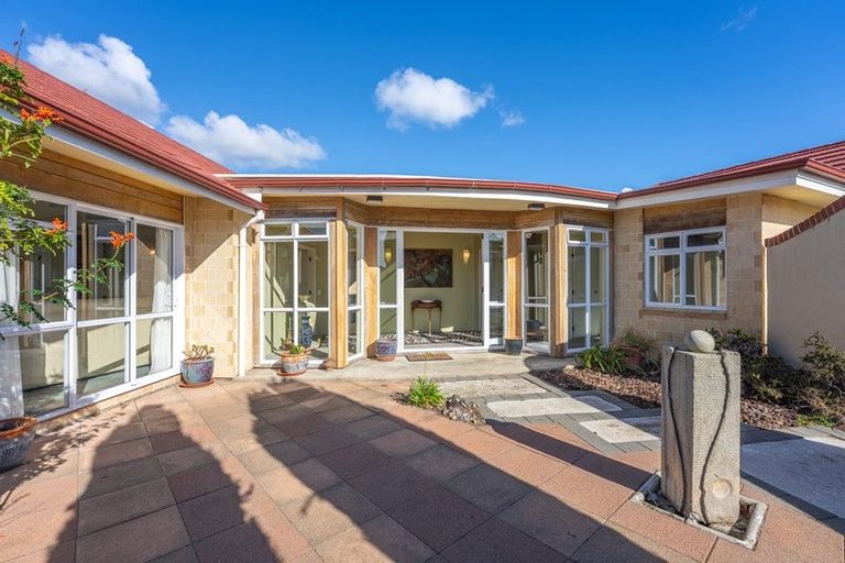Photo of property in 2 Marewa Place, Waikanae Beach, Waikanae, 5036