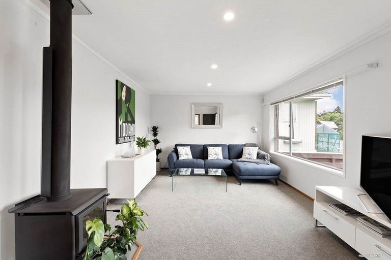 Photo of property in 2/28 Scarlock Avenue, Browns Bay, Auckland, 0630