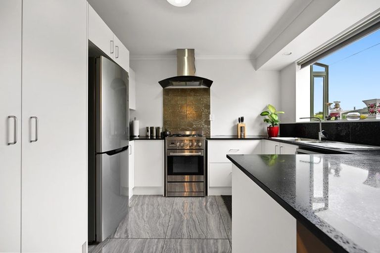 Photo of property in 2 Shannon Place, Nawton, Hamilton, 3200