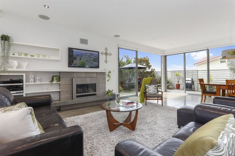Photo of property in 5 Alberta Street, Point Chevalier, Auckland, 1022