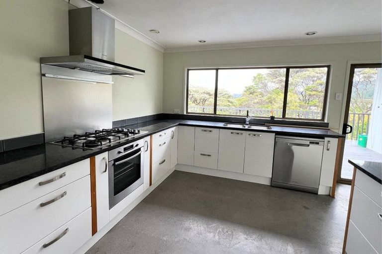 Photo of property in 1070 Scenic Drive North, Swanson, Auckland, 0816