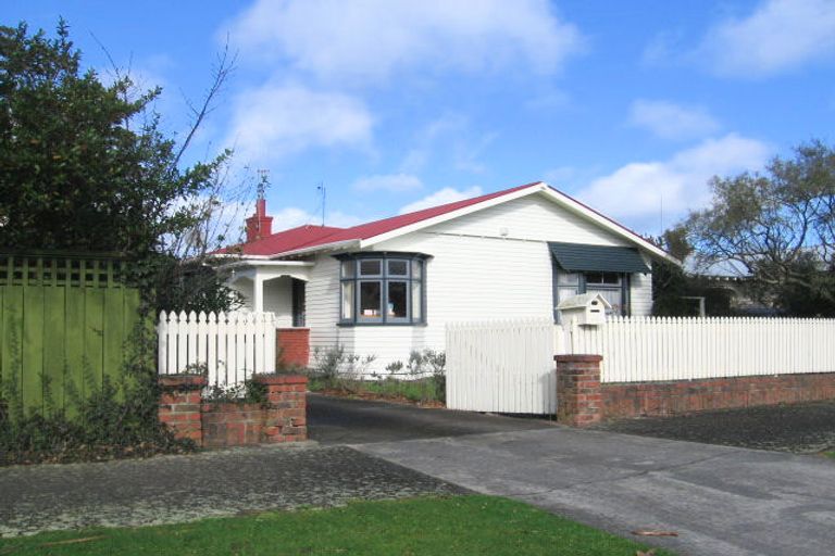 Photo of property in 68 Florence Avenue, Palmerston North, 4414