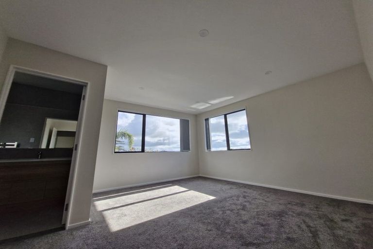 Photo of property in 4d Deep Creek Road, Torbay, Auckland, 0630
