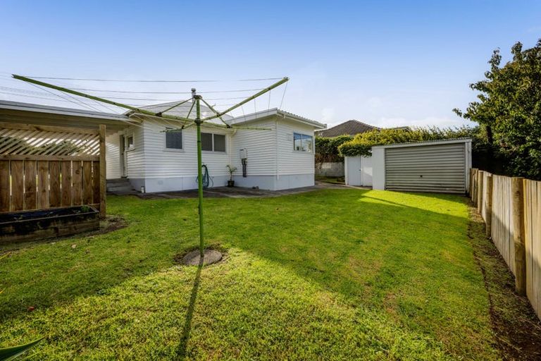 Photo of property in 191 Seaview Road, Westown, New Plymouth, 4310