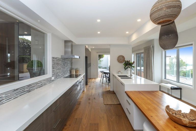 Photo of property in 2 Challenger Lane, Redcliffs, Christchurch, 8081