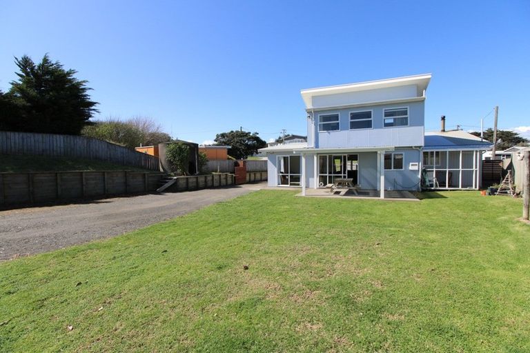 Photo of property in 14 Brown Terrace, Foxton Beach, Foxton, 4815