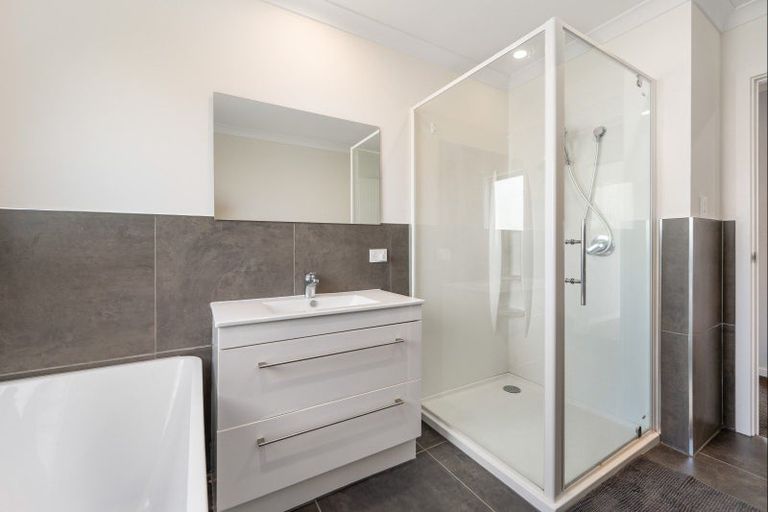 Photo of property in 1 Vaucluse Heights, Fitzherbert, Palmerston North, 4410