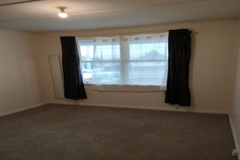 Photo of property in 82-88 Strand Crescent, Naenae, Lower Hutt, 5011