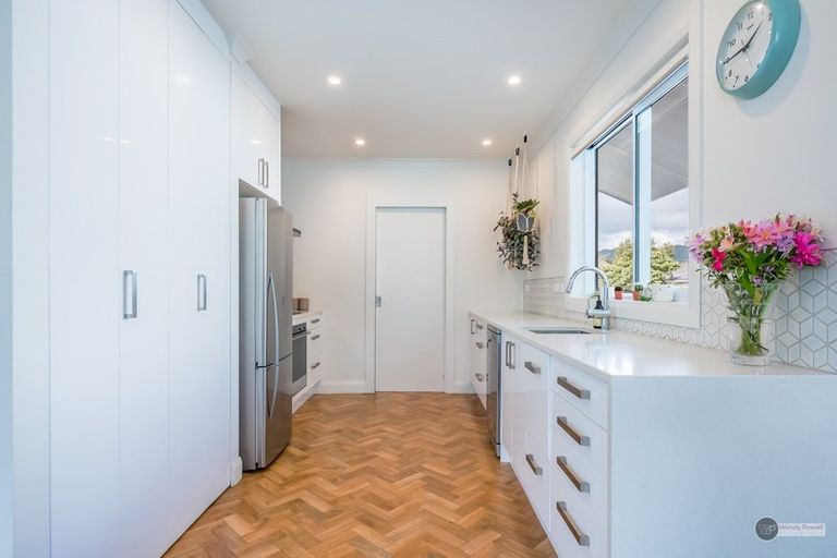 Photo of property in 17 Ropata Crescent, Boulcott, Lower Hutt, 5010