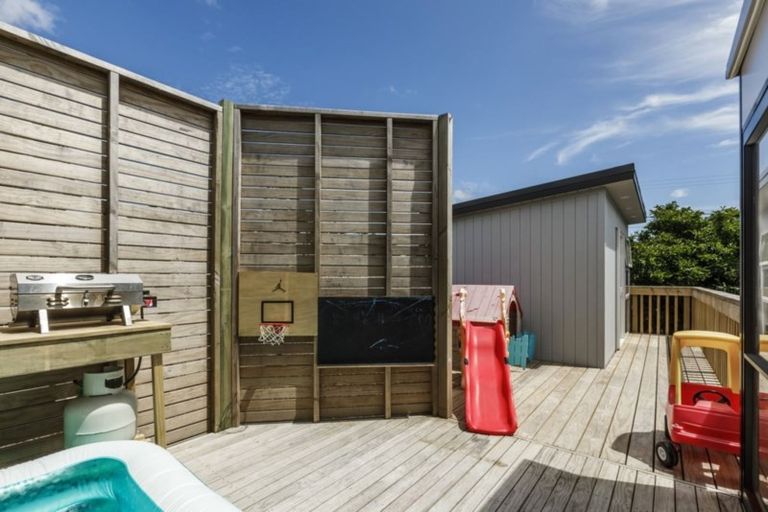 Photo of property in 1/25 Fairclough Road, Beach Haven, Auckland, 0626