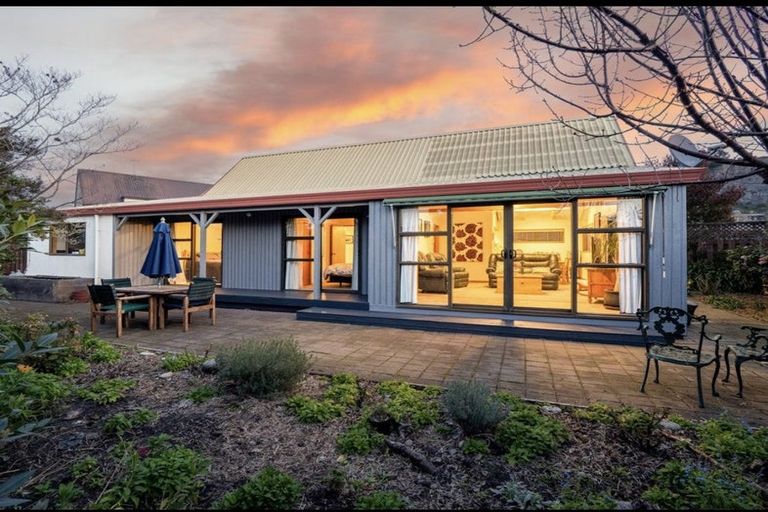 Photo of property in 2/43a Main Road, Redcliffs, Christchurch, 8081