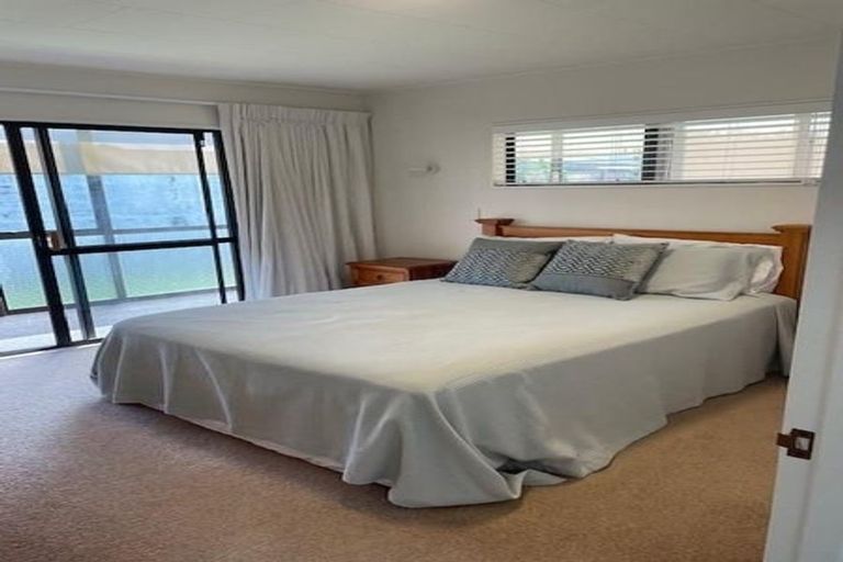 Photo of property in 6 Karawa Place, Kawakawa Bay, Papakura, 2585