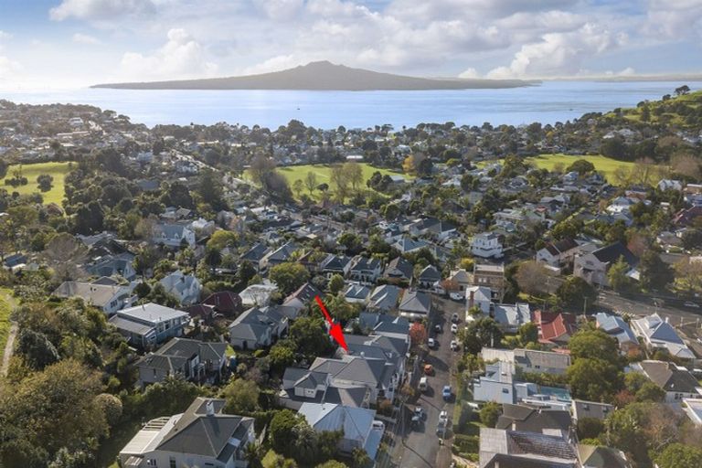 Photo of property in 17 St Aubyn Street, Devonport, Auckland, 0624