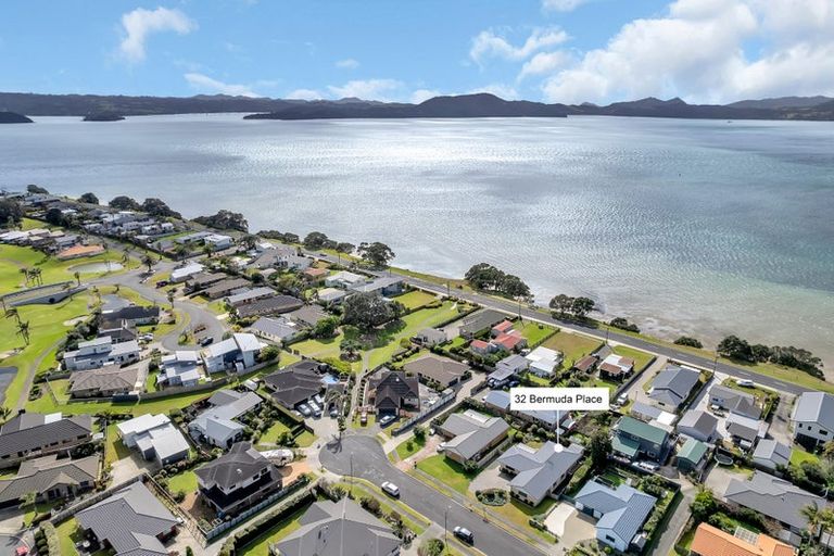 Photo of property in 32 Bermuda Place, One Tree Point, 0118