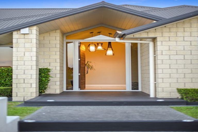 Photo of property in 8 Connor Court, Huntington, Hamilton, 3210