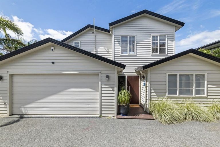 Photo of property in 941 East Coast Road, Torbay, Auckland, 0630