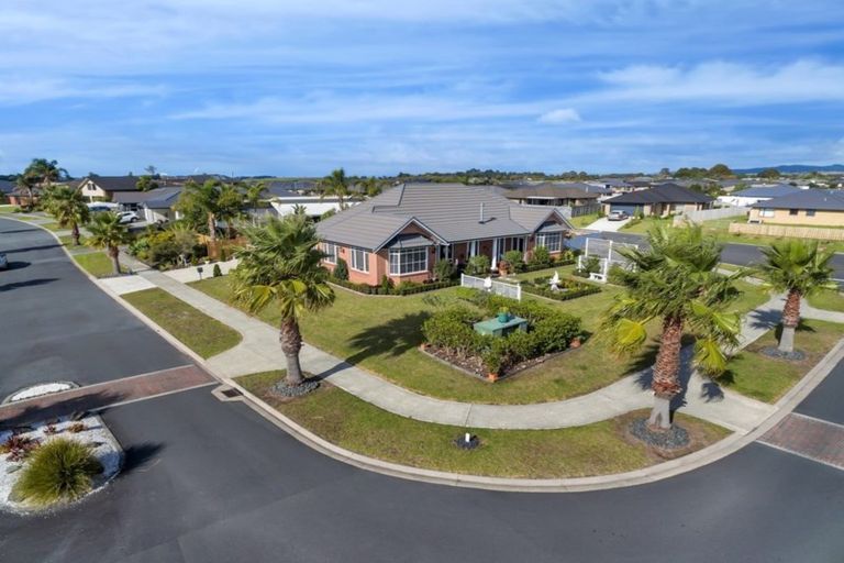 Photo of property in 2 O'farrell Drive, One Tree Point, 0118