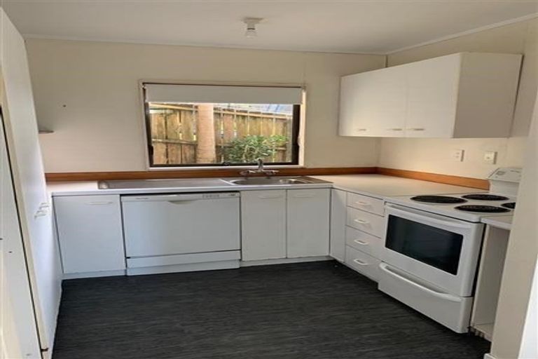 Photo of property in 3/24 Eastglen Road, Glen Eden, Auckland, 0602