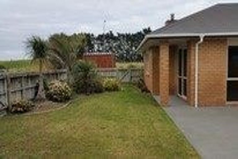 Photo of property in 51 Pyle Road West, One Tree Point, 0118