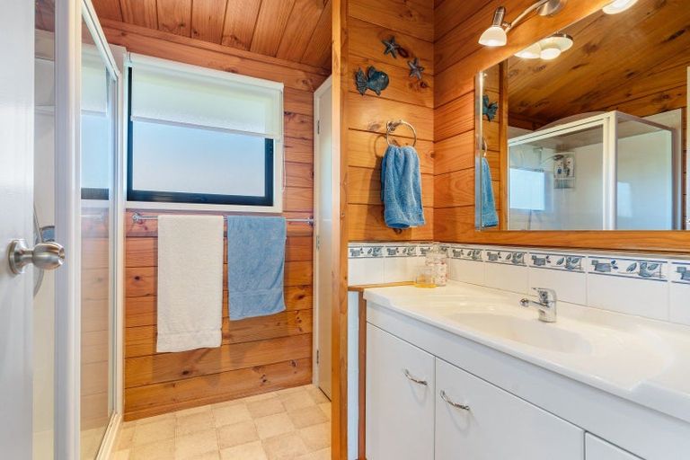 Photo of property in 121 Bruce Wallace Place, Whangamata, 3620