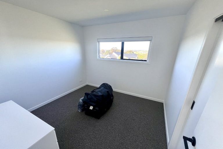 Photo of property in 43 Kikorangi Drive, Wainui, 0992