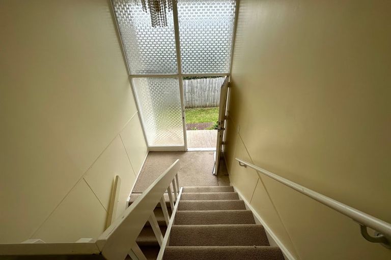 Photo of property in 37 Knightsbridge Drive, Forrest Hill, Auckland, 0620