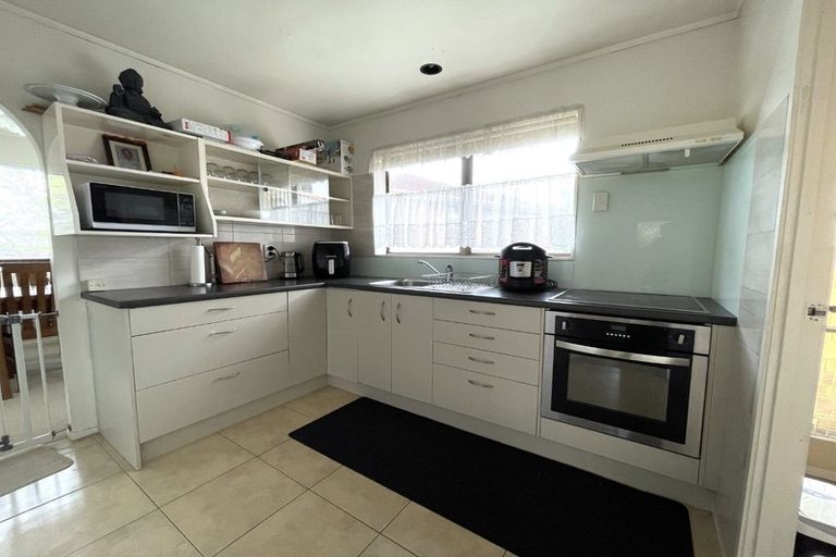 Photo of property in 2/4267 Great North Road, Glendene, Auckland, 0602