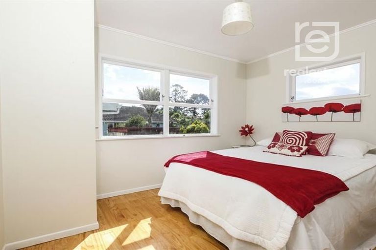 Photo of property in 90 Divich Avenue, Te Atatu South, Auckland, 0602