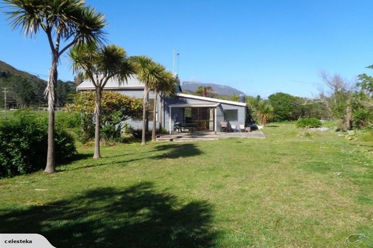 Photo of property in 33 Main Road, Hector, 7822