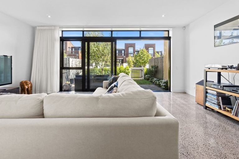 Photo of property in 27 Isitt Road, Hobsonville, Auckland, 0616