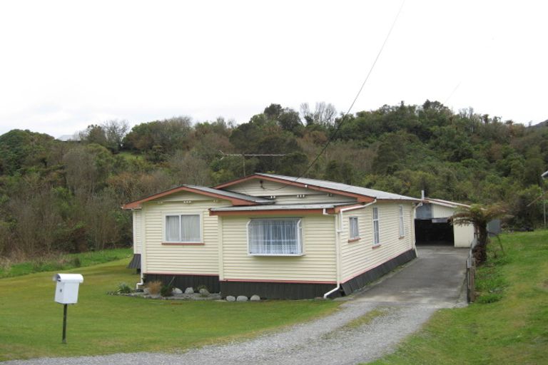 Photo of property in 14 Walker Street, Runanga, 7803