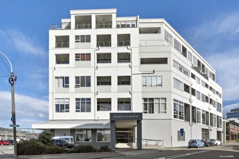 Photo of property in Stadium Garden Flats, 106/107 Thorndon Quay, Pipitea, Wellington, 6011
