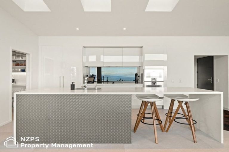 Photo of property in 49 Highgrove, Saint Clair, Dunedin, 9012