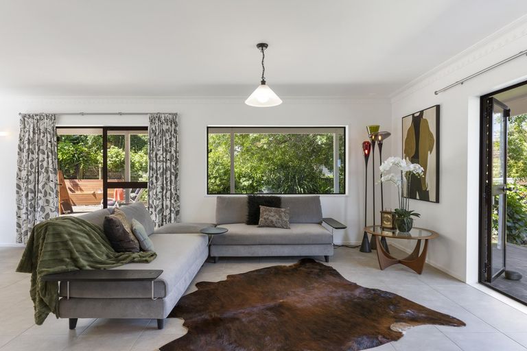 Photo of property in 27 Lexington Drive, Botany Downs, Auckland, 2010