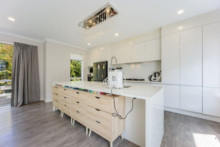 Photo of property in 1b Harrowglen Drive, Northcross, Auckland, 0632