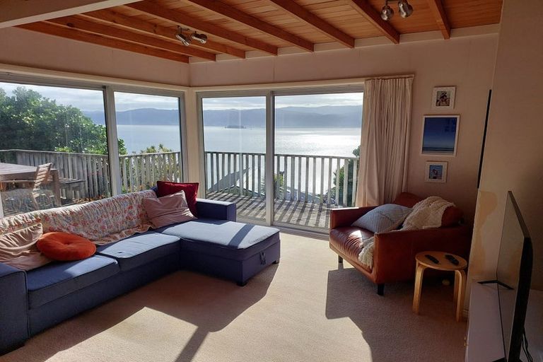 Photo of property in 7 Glenville Road, Karaka Bays, Wellington, 6022